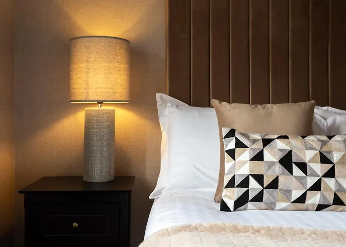 Crown Street Aparthotel