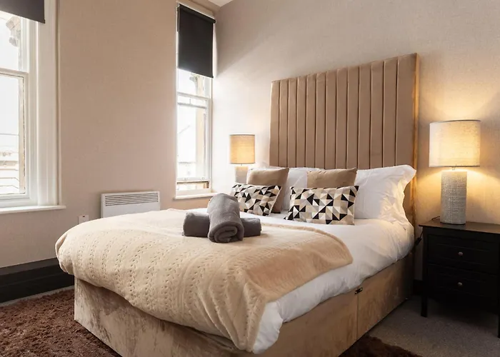 Crown Street Aparthotel