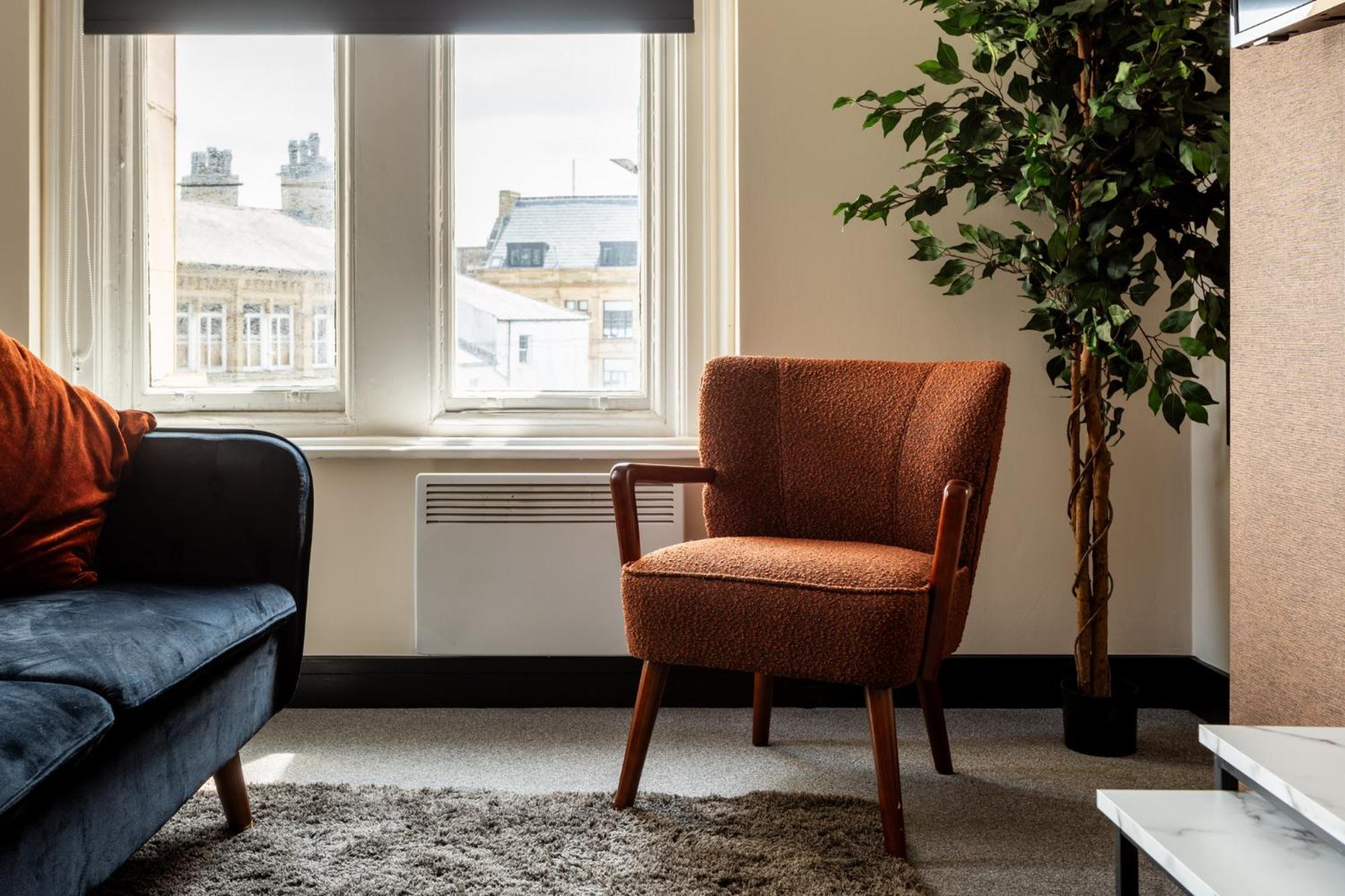 Crown Street Apartment *